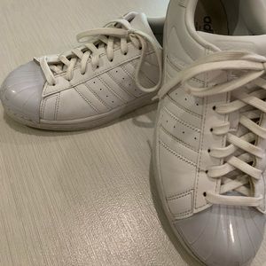Adidas Superstars size 9